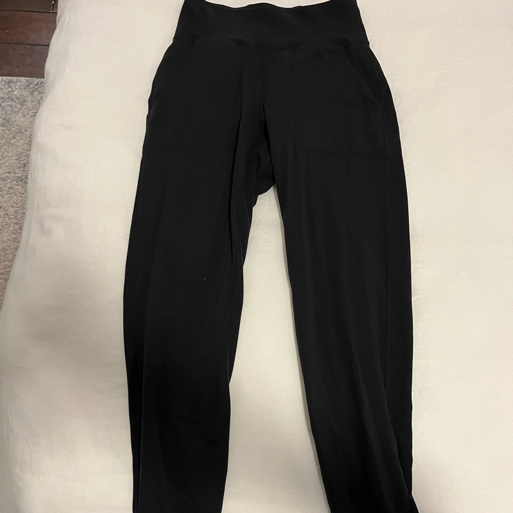 Lululemon align high rise joggers. Black. Size 4